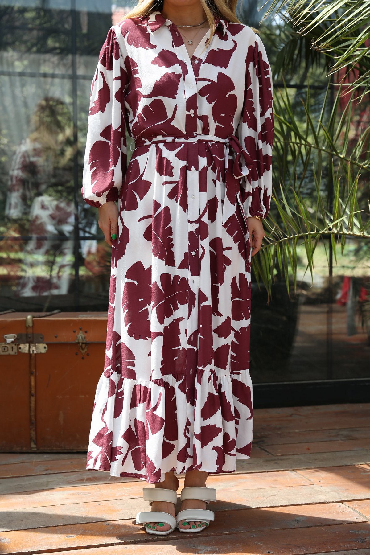 Yaprak Desenli Boydan Düğmeli Kuşaklı Elbise 