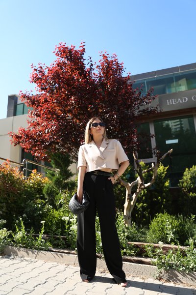 İki Düğmeli Kısa Kollu Crop Ceket