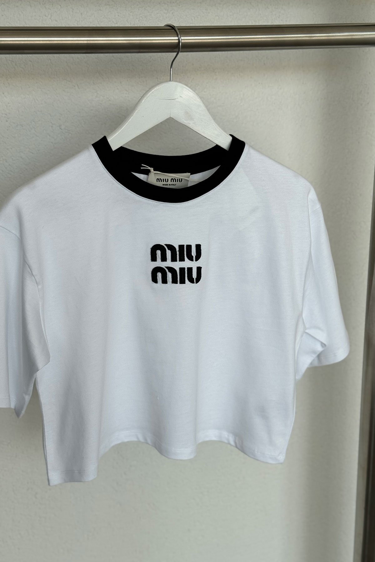 Miu Miu İşlemeli Crop Tshirt | Özge Özgenç