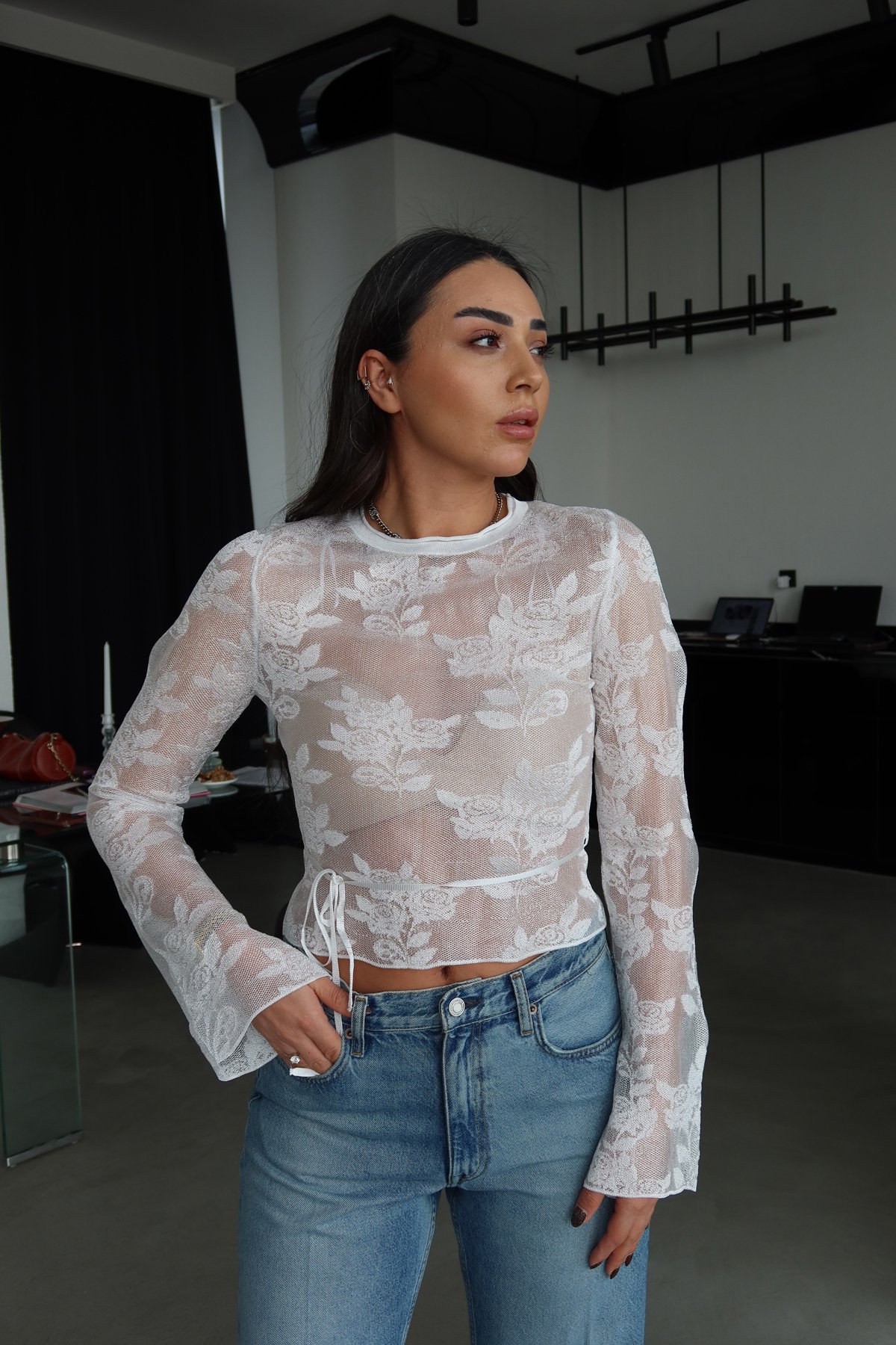 İspanyol Kol Gül İşlemeli Transparan Bluz