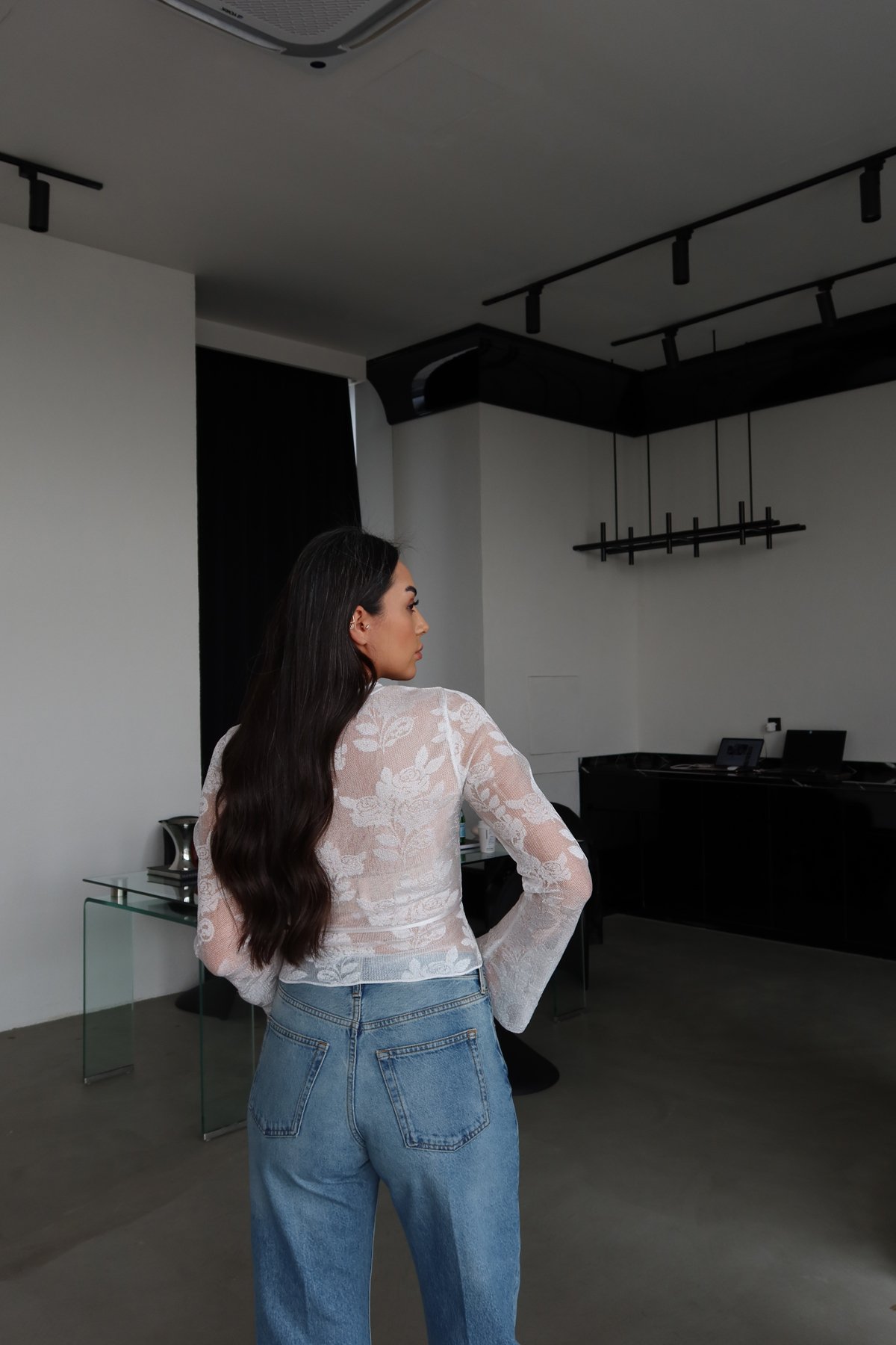 İspanyol Kol Gül İşlemeli Transparan Bluz