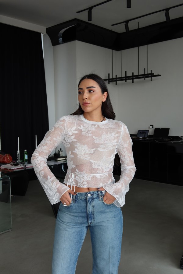 İspanyol Kol Gül İşlemeli Transparan Bluz