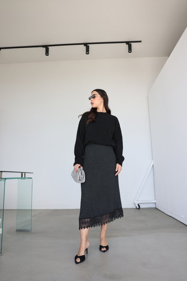 Etek Ucu Güpürlü Triko Etek