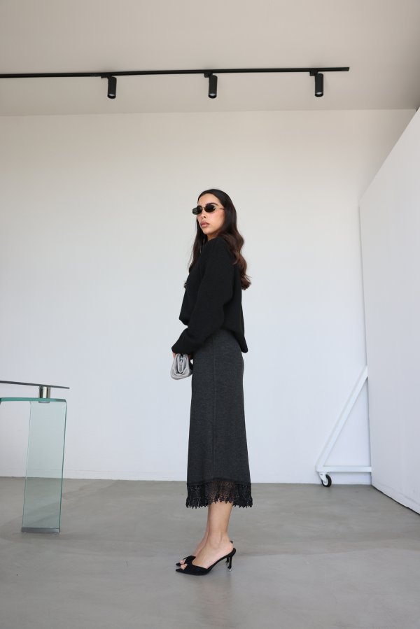 Etek Ucu Güpürlü Triko Etek