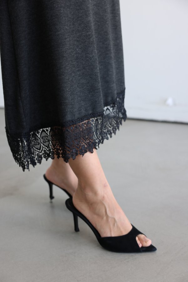 Etek Ucu Güpürlü Triko Etek