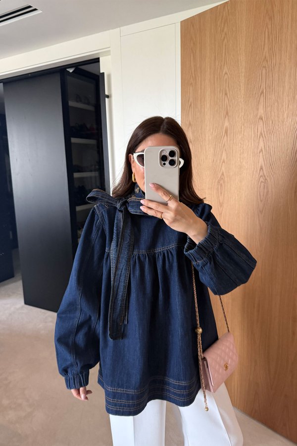 Yakası Düğmeli Kontrast Dikişli Denim Tasarım Bluz