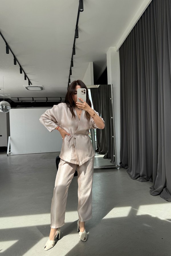 Parlak Kumaş Bluz Pantolon Takım