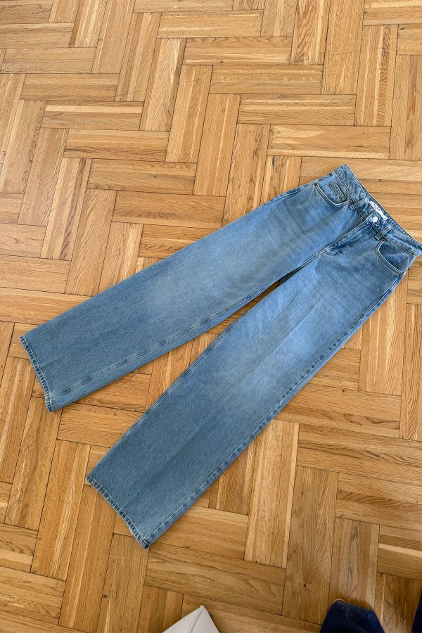 Paçası Lazer Kesikli Geniş Kalıp Jean