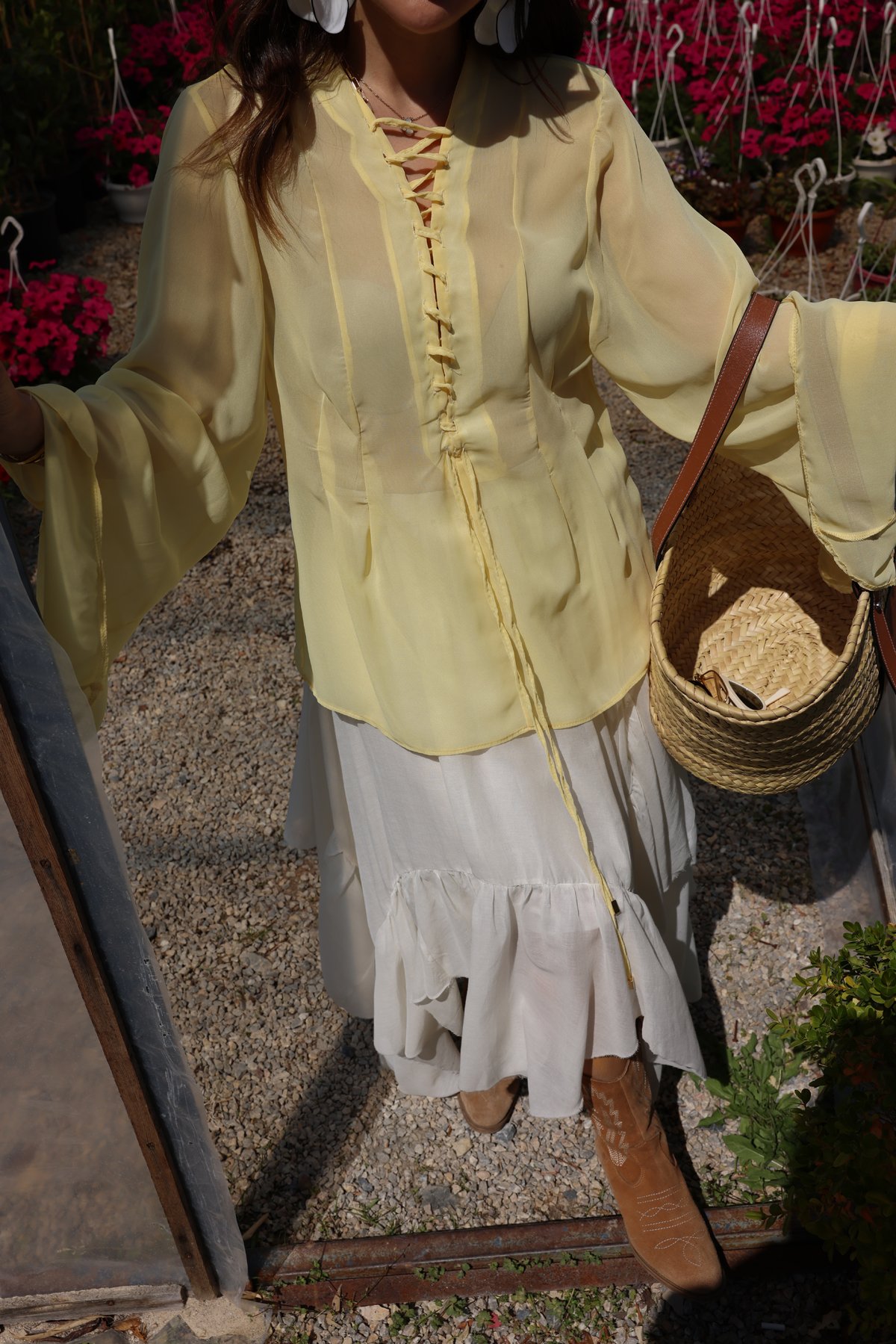 Önü Bağcıklı Transparan Bluz