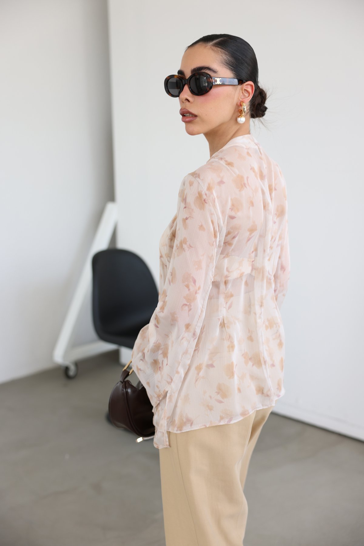 Önü Bağcıklı Desenli Transparan Bluz