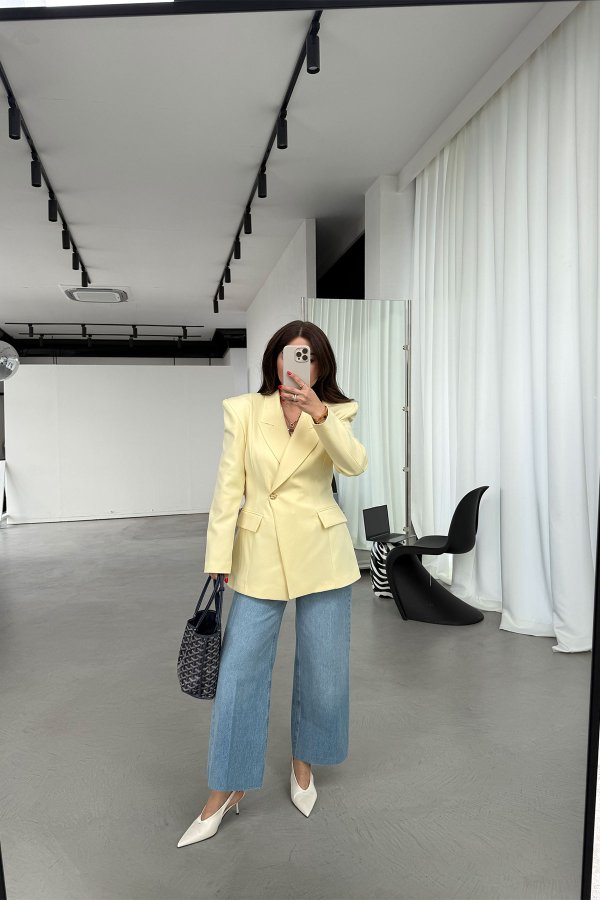 Omuzu Vatkalı Tek Düğmeli Blazer Ceket