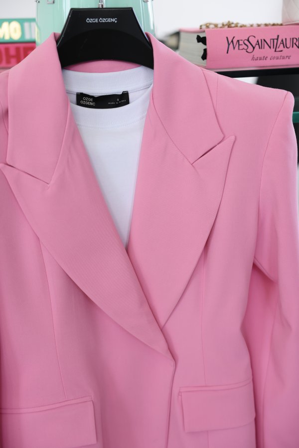 Omuzu Vatkalı Tek Düğmeli Blazer Ceket