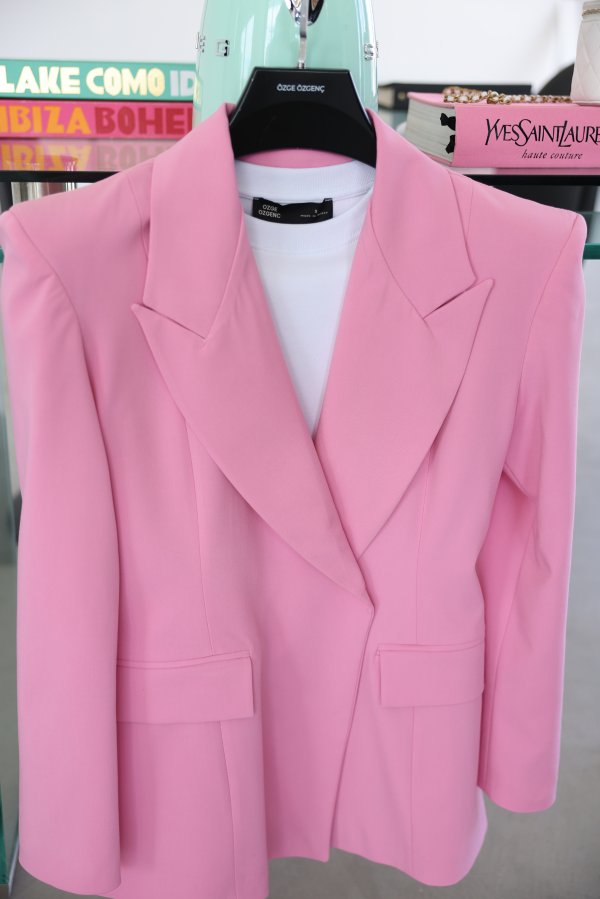 Omuzu Vatkalı Tek Düğmeli Blazer Ceket