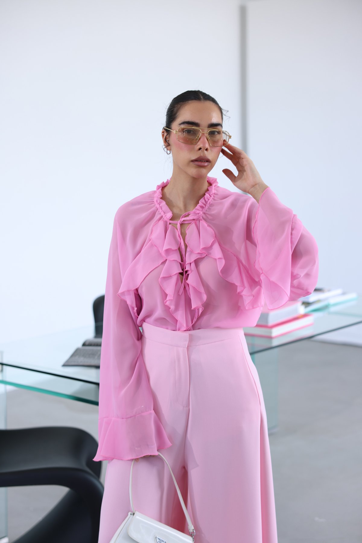 Önü Fırfırlı Ve Bağlamalı Tül Bluz