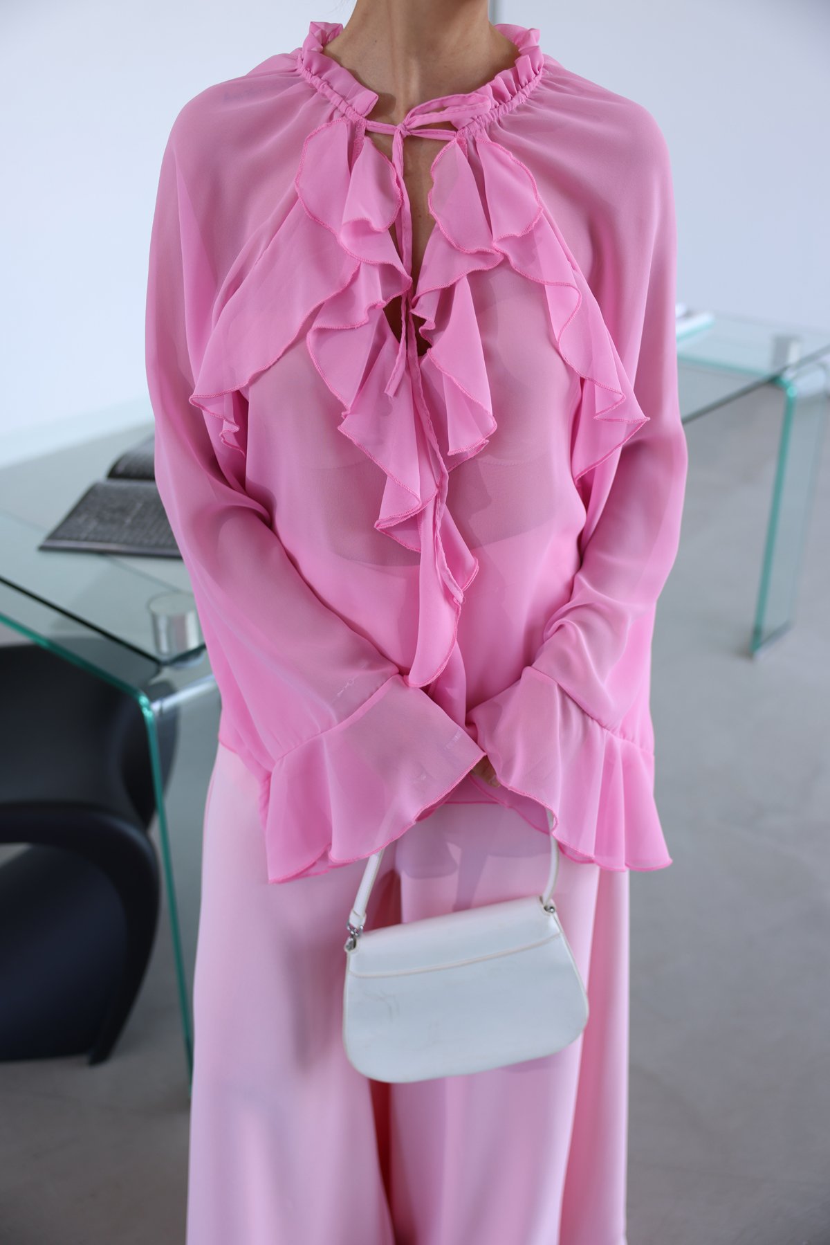 Önü Fırfırlı Ve Bağlamalı Tül Bluz