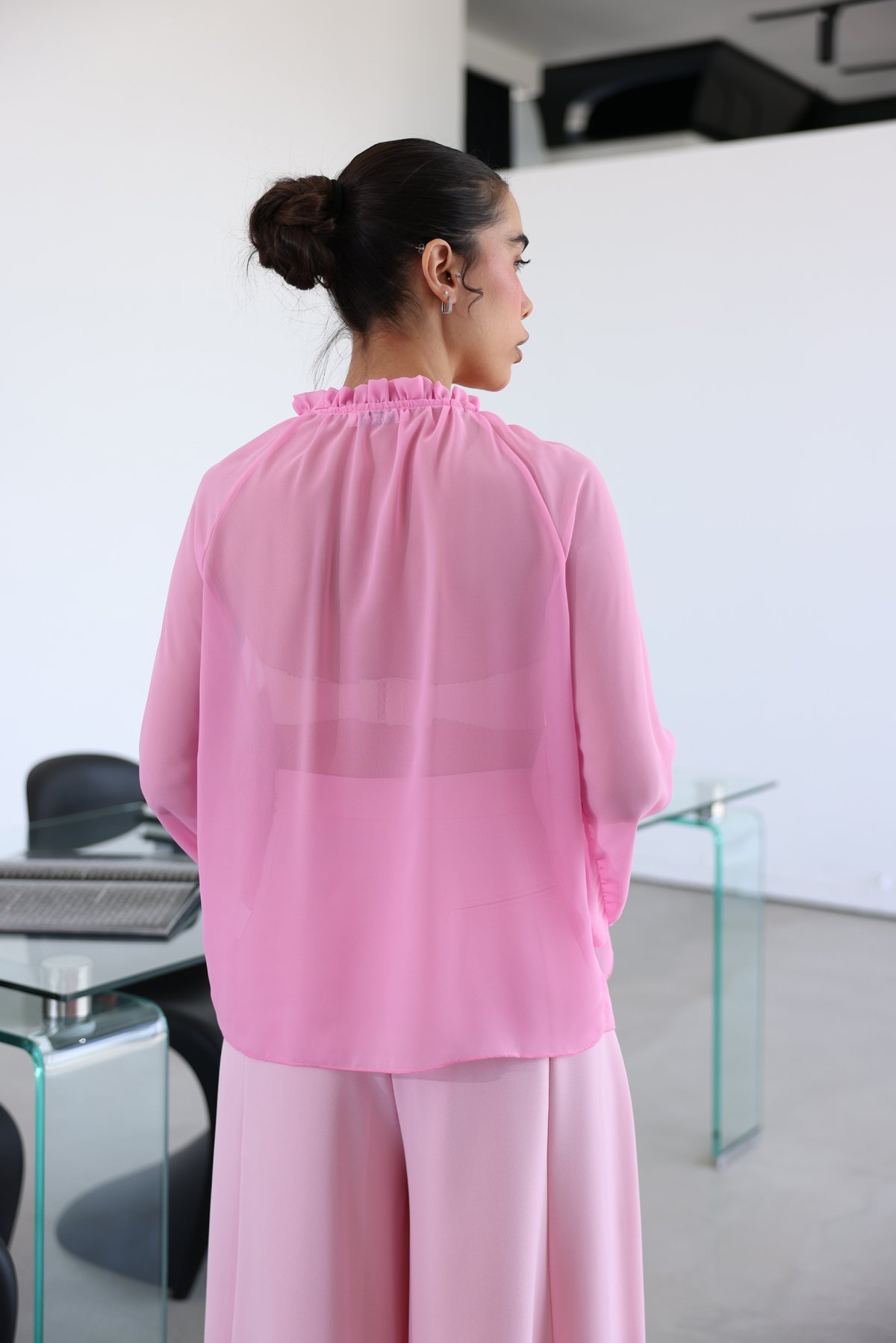 Önü Fırfırlı Ve Bağlamalı Tül Bluz