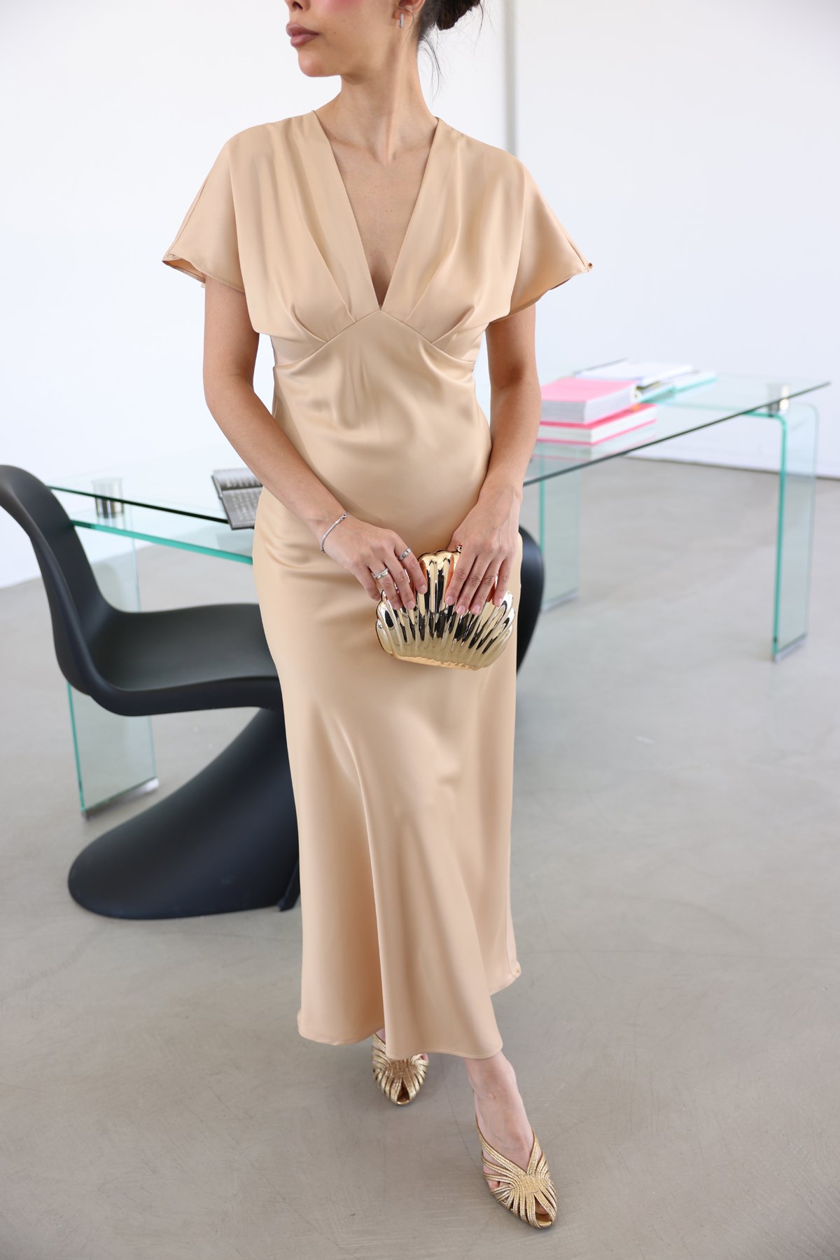 V Yaka Midi Boy Saten Elbise