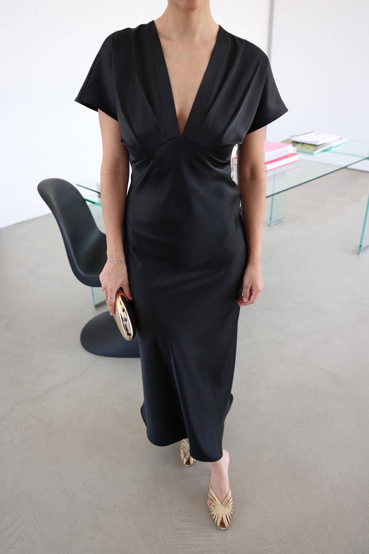 V Yaka Midi Boy Saten Elbise