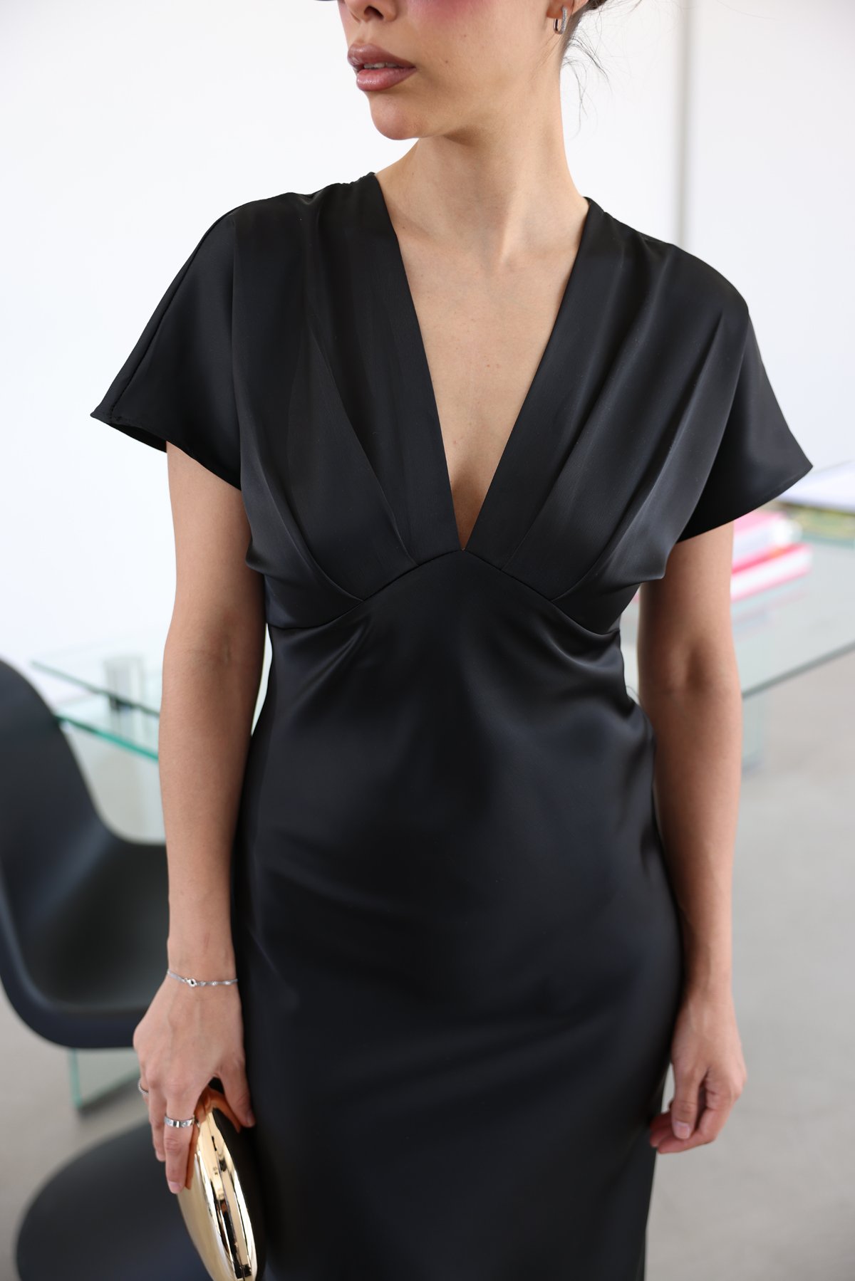 V Yaka Midi Boy Saten Elbise