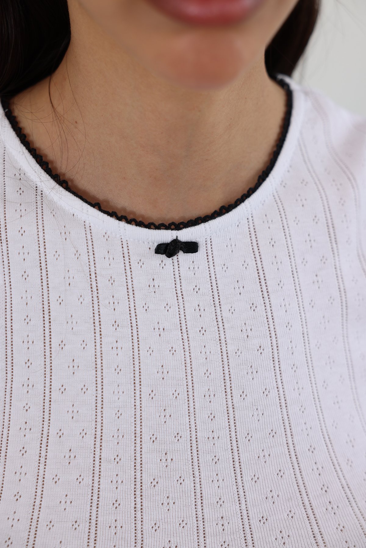 Yakası ve Kolları Biyeli Atlet