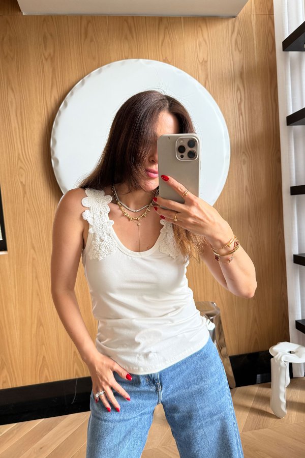 Dantel Çiçekli Askılı Bluz