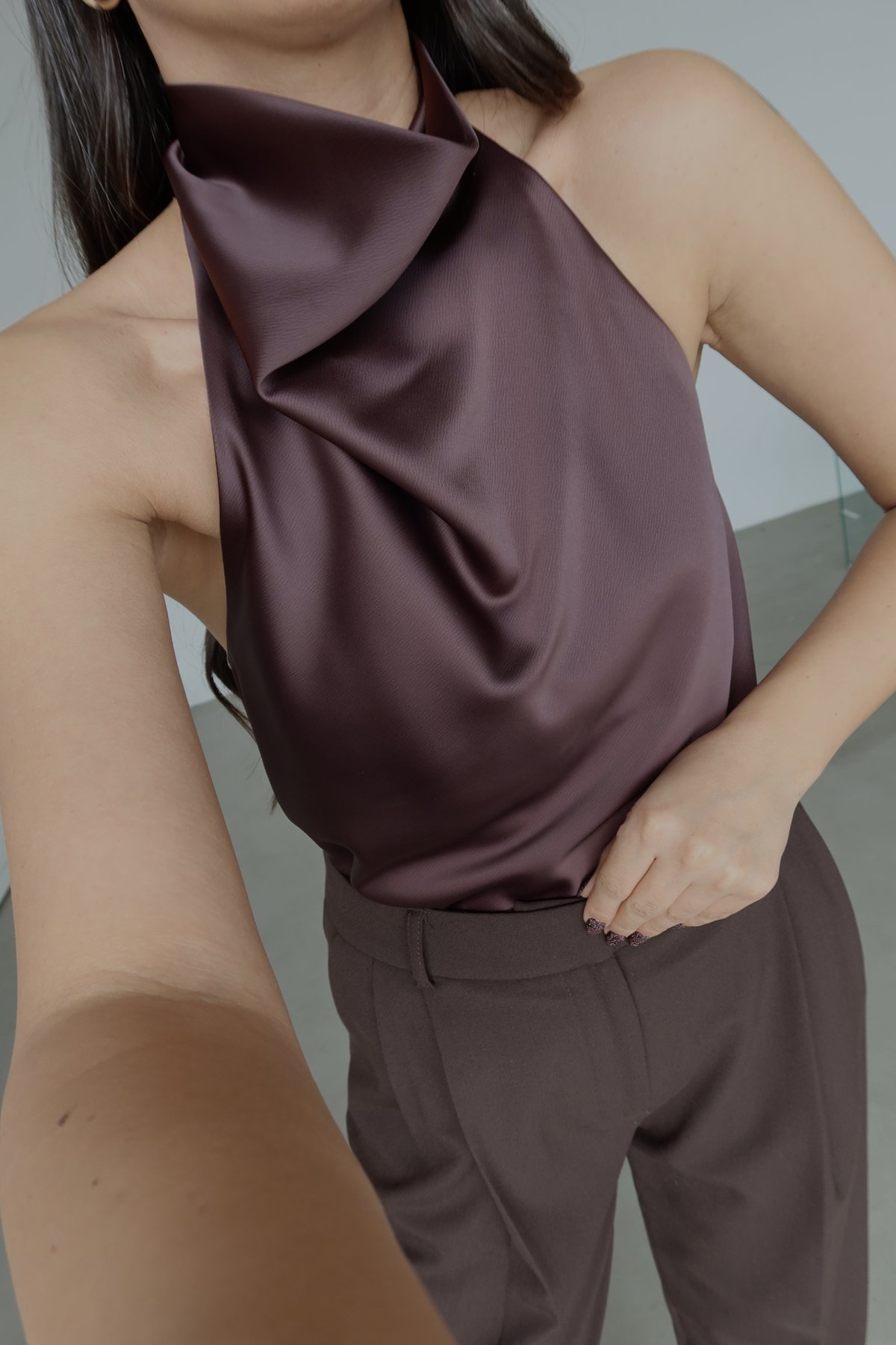 Sırt Dekolteli Saten Bluz