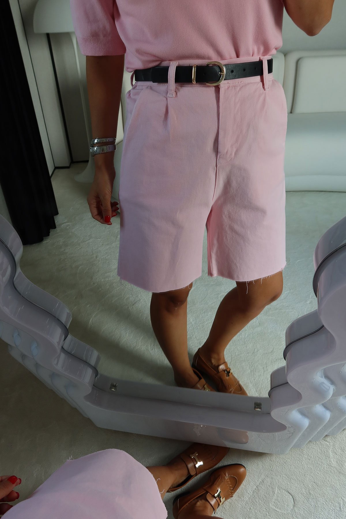 Paçası Kesik Kemerli Denim Şort