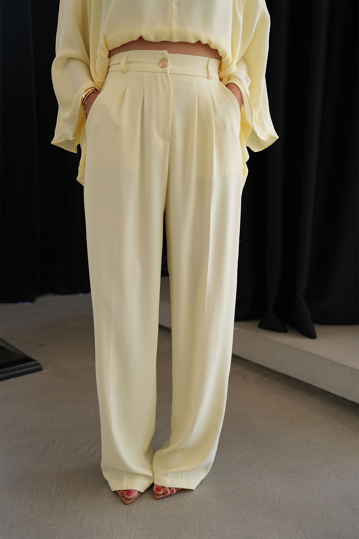 Gold Düğmeli Pileli Klasik Pantolon