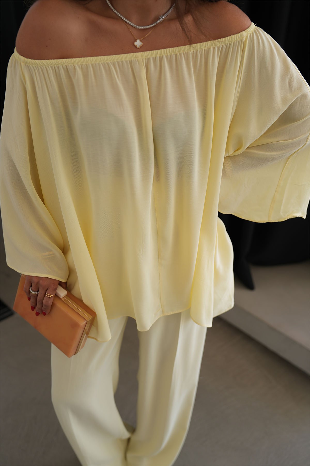 Yakası Lastikli Salaş Bluz