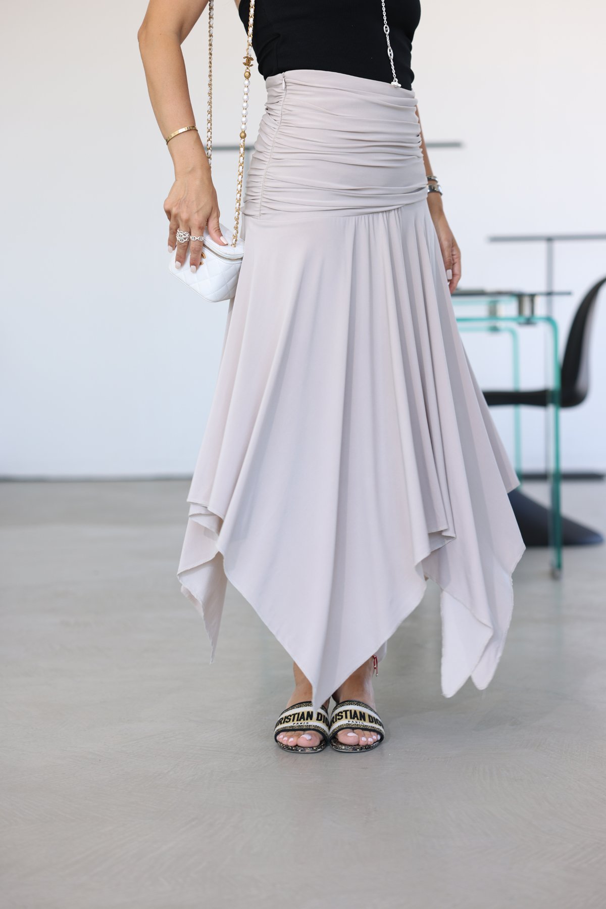 Yanları Büzgülü Asimetrik Kesim Etek