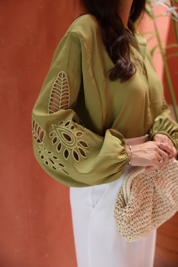 Kolu Nakışlı Oversize Gömlek