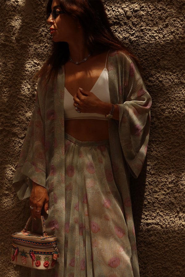 Çiçek Desenli Kendinden Desenli Kuşaklı Kimono
