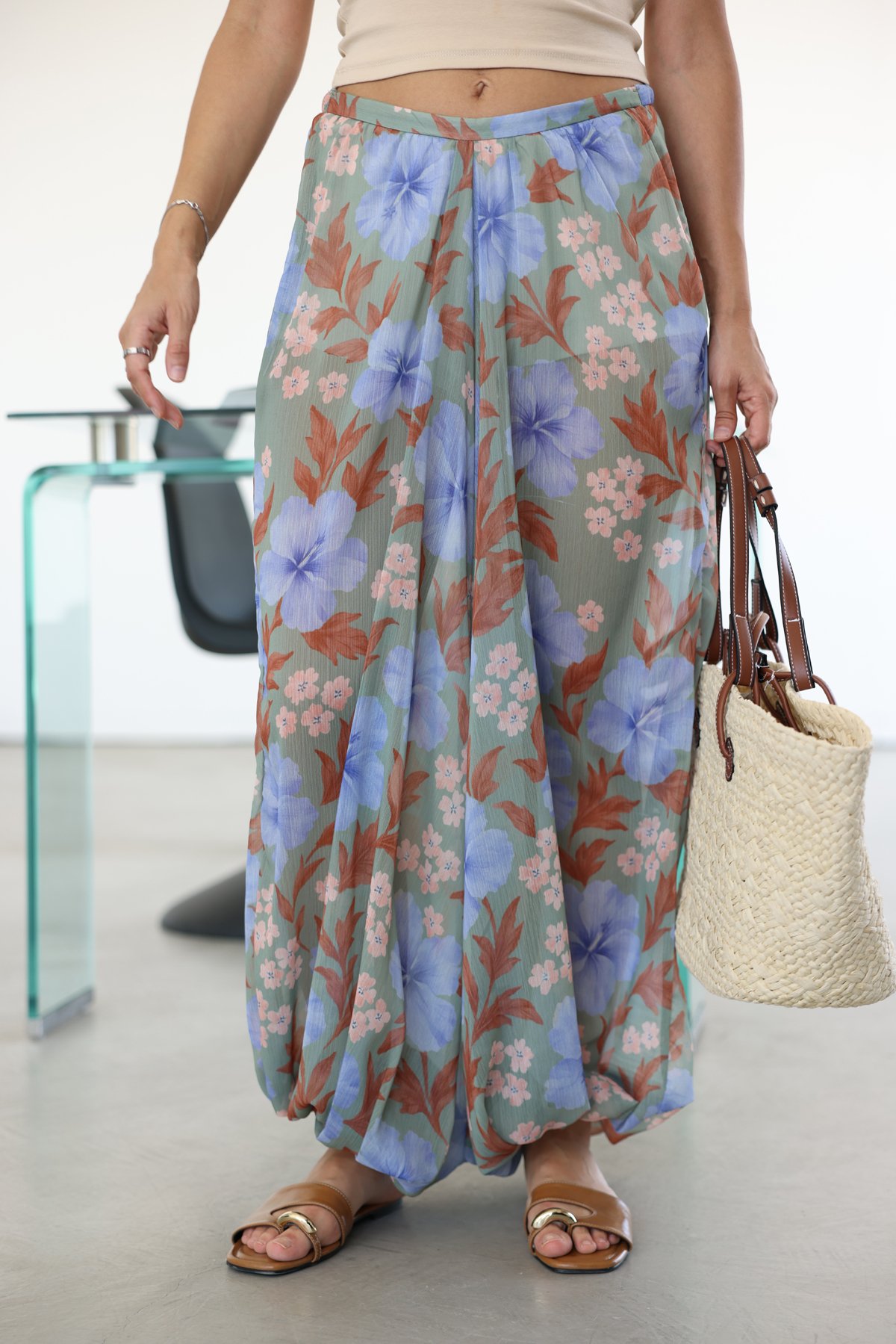 Çiçek Desenli Paçası Lastikli Pantolon