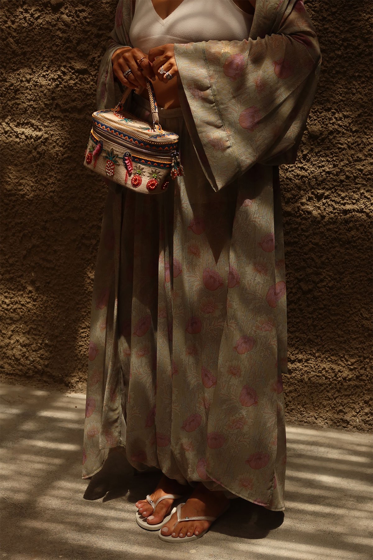 Çiçek Desenli Paçası Lastikli Pantolon