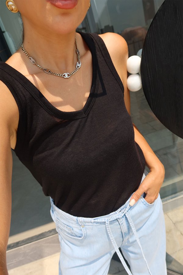 V Yaka Basic Atlet
