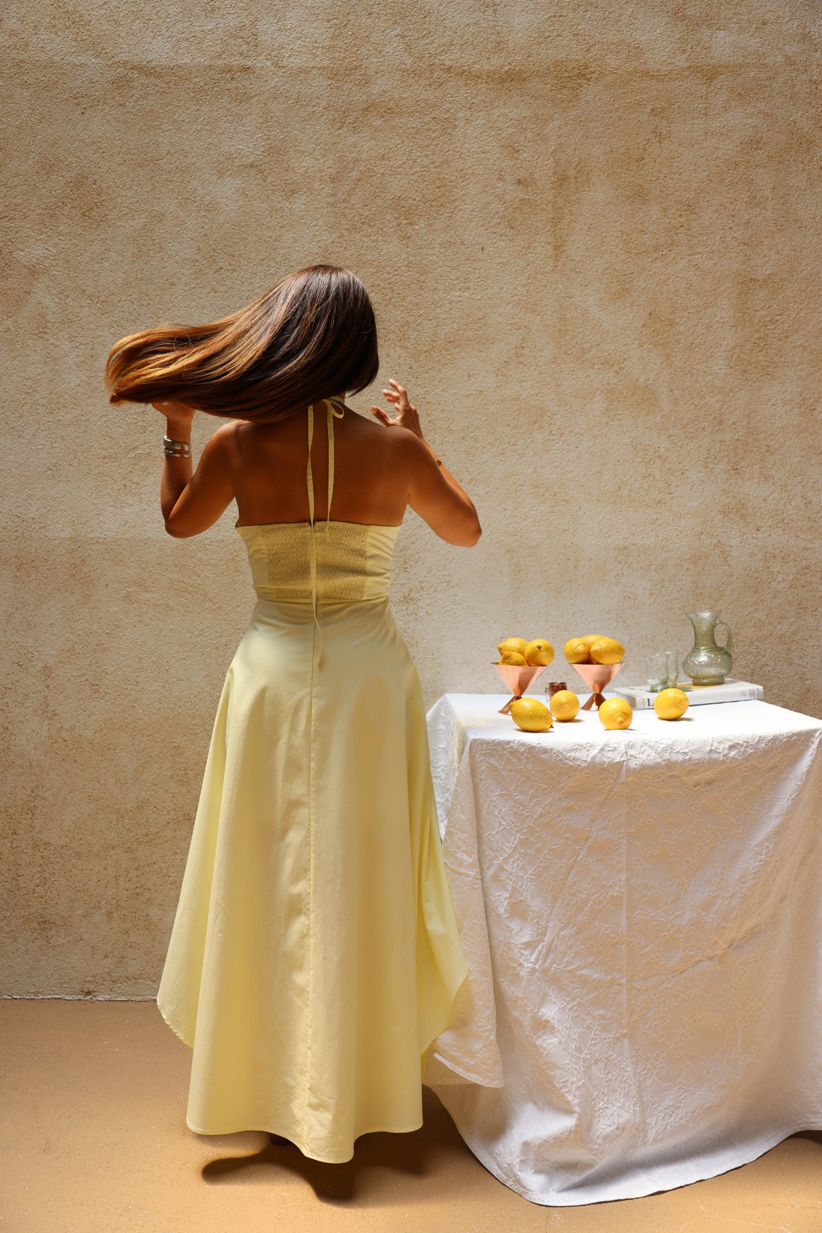 Sırtı Gipeli Boyundan Bağlamalı Elbise