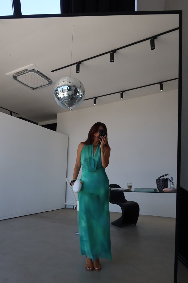 Boyundan Geçmeli Batik Desen Elbise