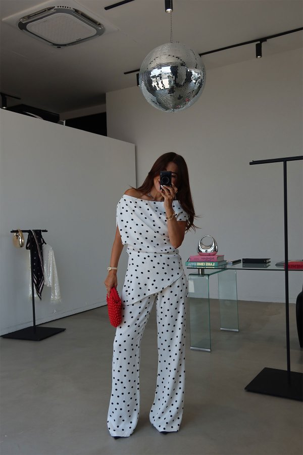 Asimetrik Kesim Puantiyeli Bluz Pantolon Takım