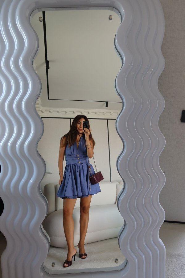 Sırtı Gipeli Boyundan Bağlamalı Gold Düğmeli Elbise