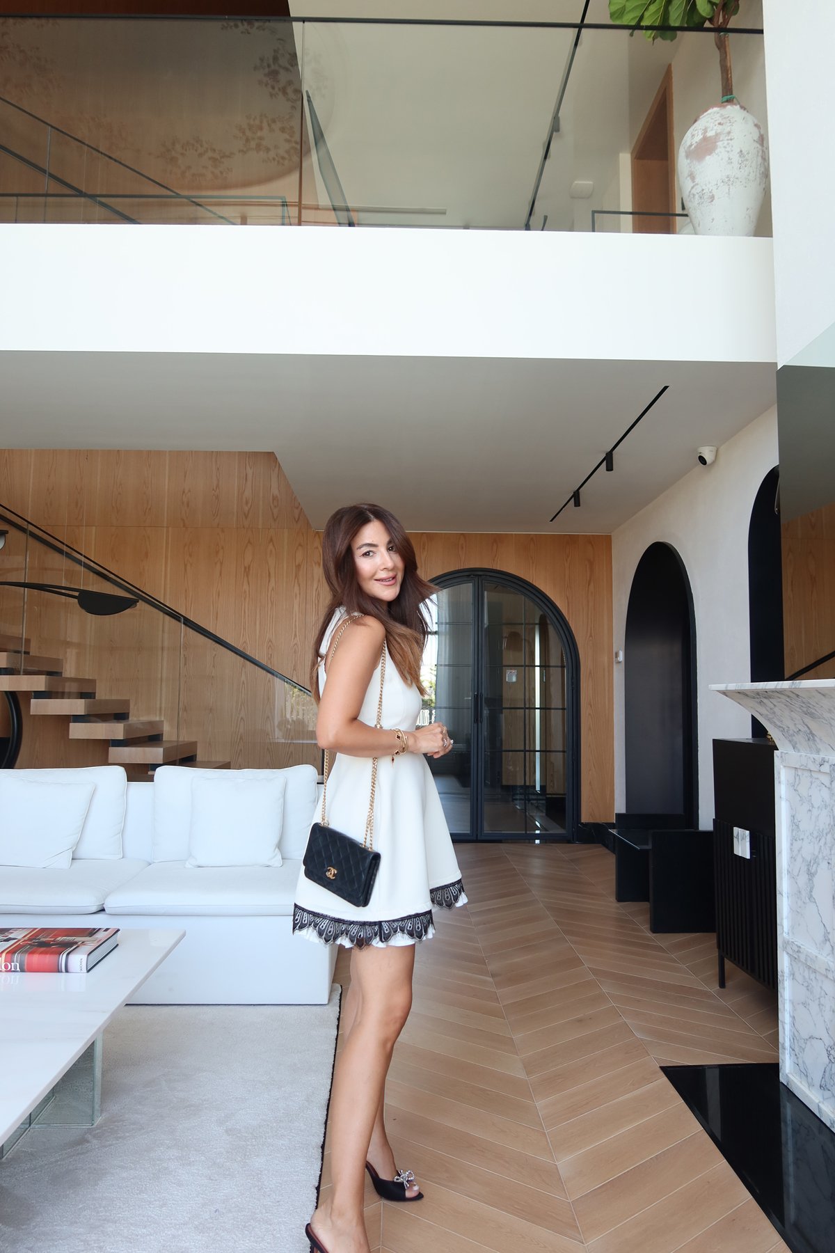 Ön Kısmı Dikişli Etek Ucu Dantelli Kolsuz Elbise