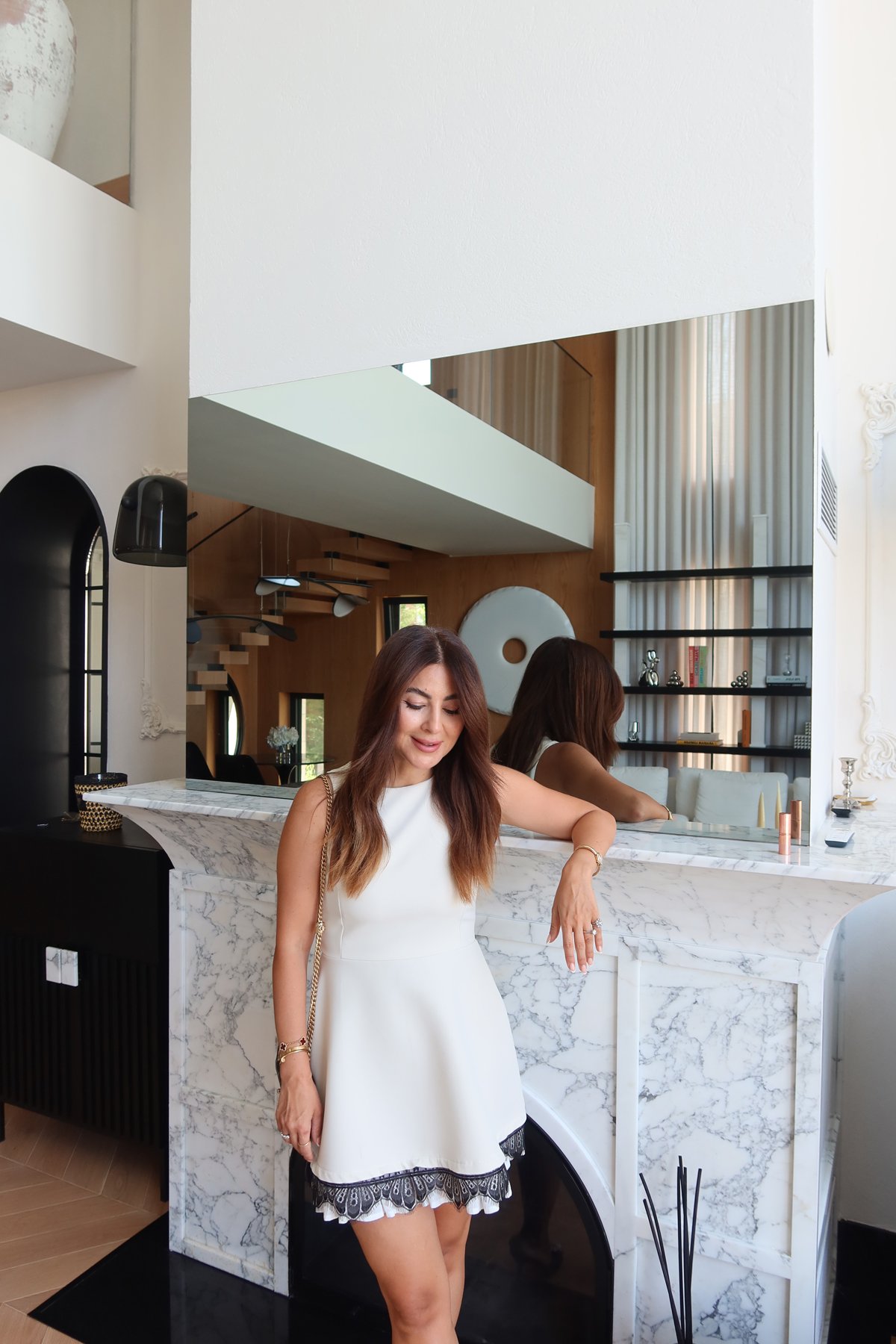 Ön Kısmı Dikişli Etek Ucu Dantelli Kolsuz Elbise