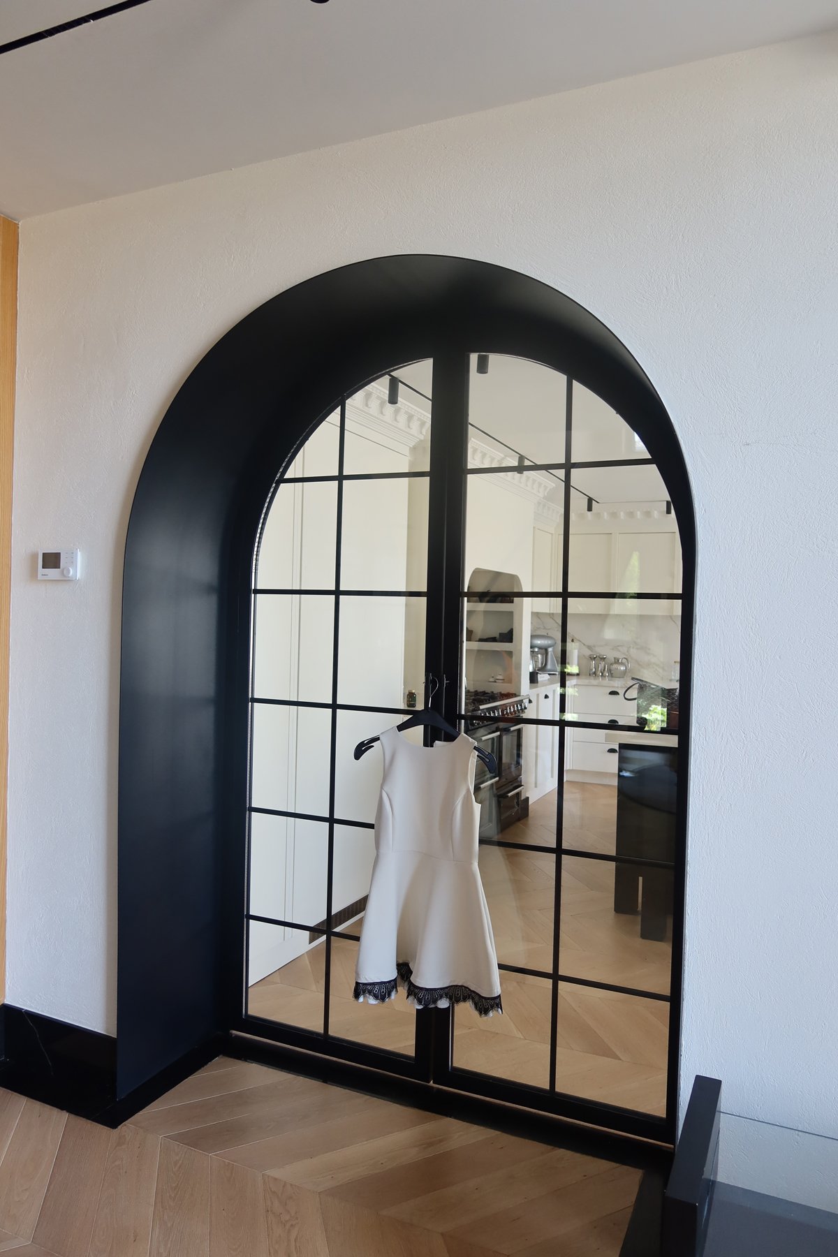 Ön Kısmı Dikişli Etek Ucu Dantelli Kolsuz Elbise