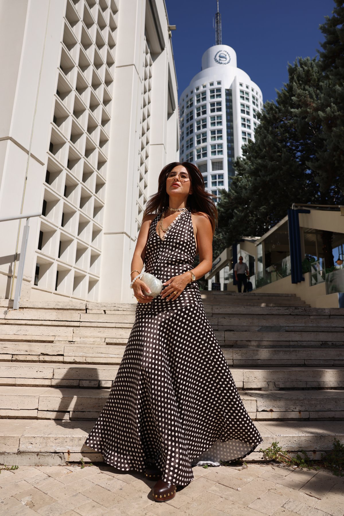 Boyundan Bağlamalı Puantiyeli Saten Elbise