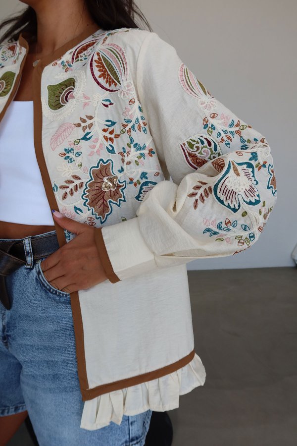 Hakim Yaka İşlemeli Tasarım Ceket