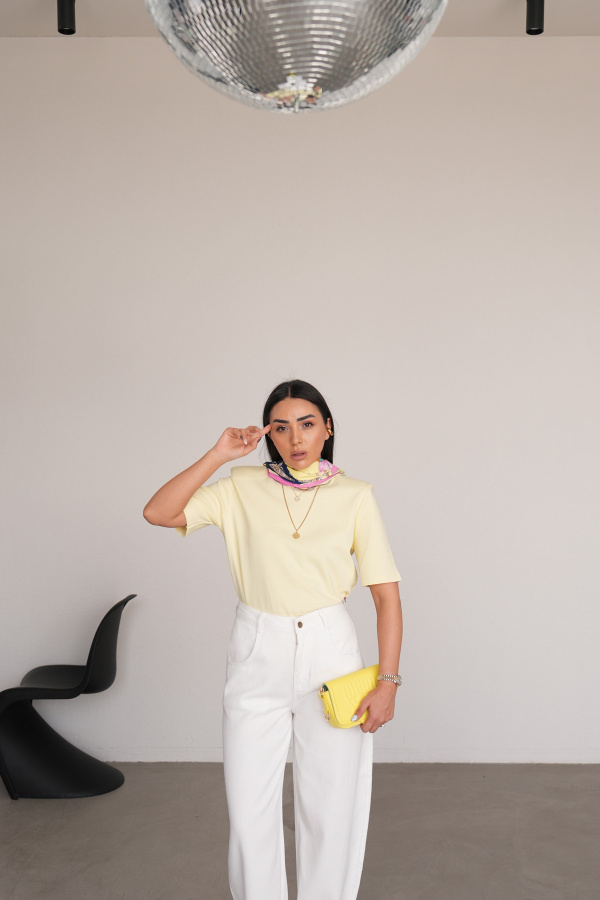 Omuzu Vatkalı Basic Tişört