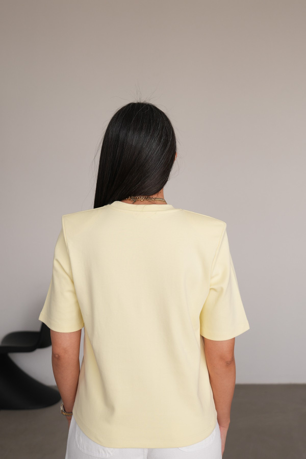 Omuzu Vatkalı Basic Tişört