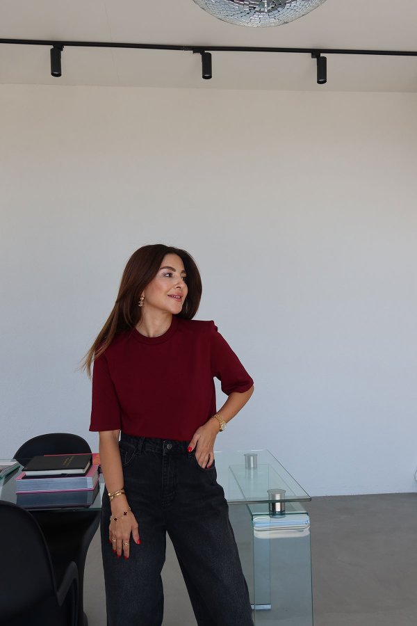 Omuzu Vatkalı Basic Tişört