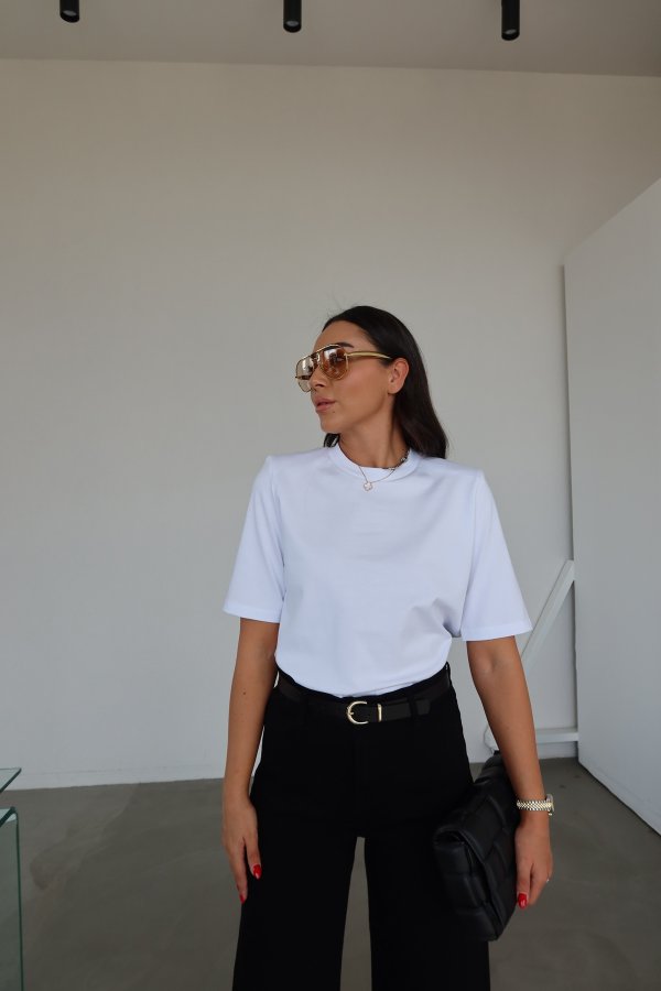 Omuzu Vatkalı Basic Tişört