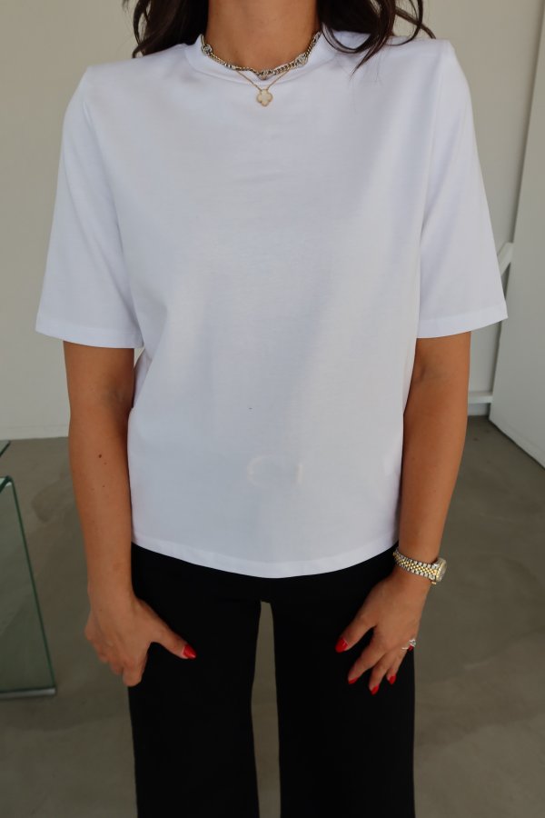 Omuzu Vatkalı Basic Tişört