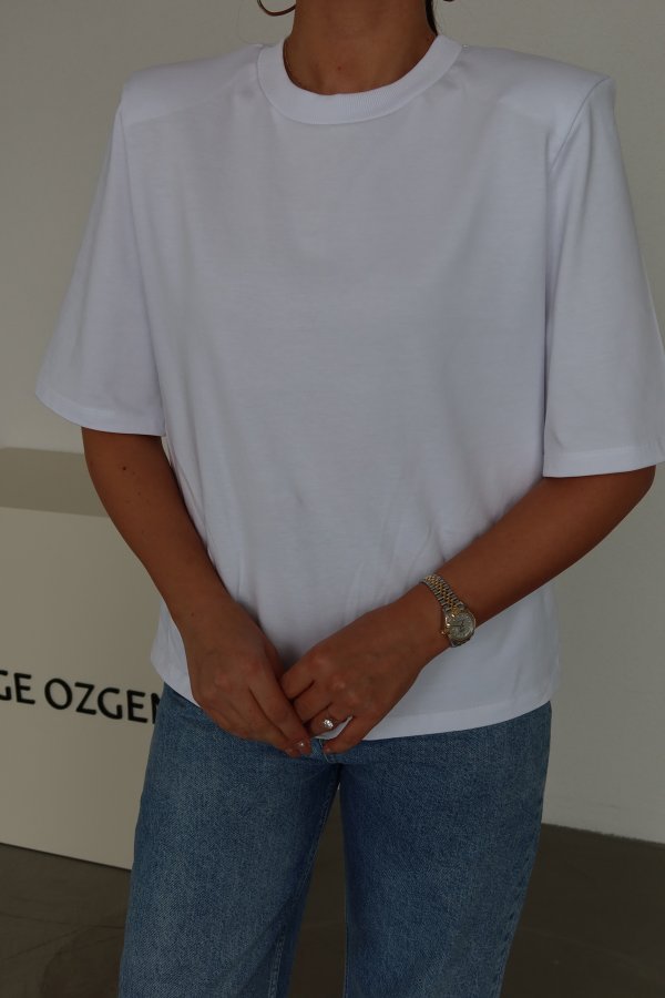 Omuzu Vatkalı Basic Tişört